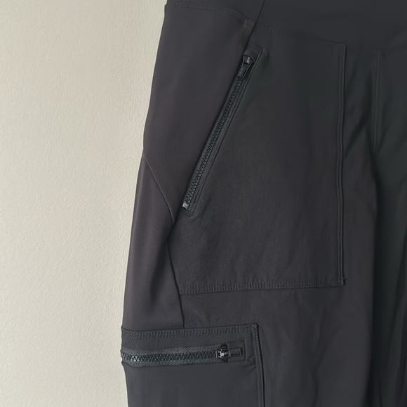 EUC ATHLETA HEADLANDS HYBRID CARGO II TIGHTS SIZE 4P BLACK - Picture 4 of 10